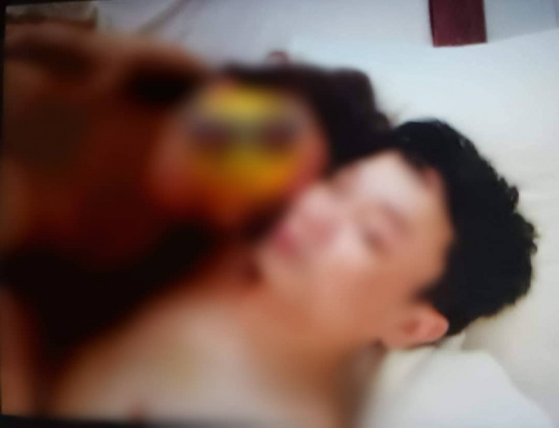 Nói về vấn đề này, ông Đ. cho biết nhiều năm về trước, ông gặp lại người yêu cũ và có quan hệ với người này. Đối chiếu với các quy định của Đảng, việc vi phạm của ông N.D.Đ. đã hết thời hiệu xử lý kỷ luật bằng hình thức khiển trách nên Chi cục Thi hành án dân sự huyện Yên Định yêu cầu ông Đ. phải kiểm điểm rút kinh nghiệm.