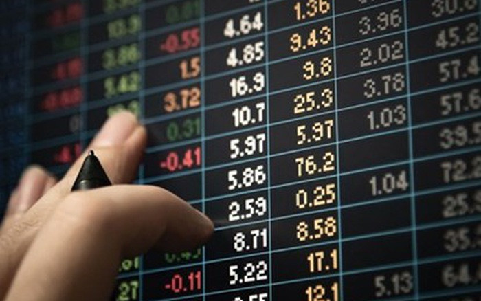  Chơi chứng khoán thua lỗ, thanh niên hoang tin bị cướp: Do đầu tư chứng khoán thua lỗ, D. (29 tuổi, ở Long Biên, Hà Nội) đã nghĩ ra việc bị 2 người đe dọa, cướp 2 chiếc điện thoại, 1 chiếc ba lô bên trong có 1.900 USD và 200 triệu đồng rồi đến công an hoang tin. Ngày 1/6, Công an quận Long Biên đã lập hồ sơ, ra quyết định xử phạt D. về hành vi báo thông tin không đúng sự thật đến cơ quan có thẩm quyền. (Ảnh minh hoạ)