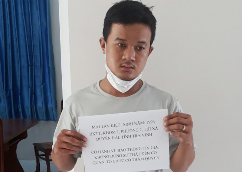  Tiêu hết tiền rồi hoang báo bị cướp 50 triệu đồng: Do tiêu xài hết số tiền của gia đình, Mai Tấn Kiệt (SN 1996, ngụ phường 2, thị xã Duyên Hải, tỉnh Trà Vinh) lo sợ bị phát hiện nên đã báo tin giả bị cướp 50 triệu đồng. Ngày 22/1, UBND phường 2 đã ra quyết định xử phạt Mai Tấn Kiệt số tiền 2,5 triệu đồng về hành vi “Báo tin giả, không đúng sự thật đến cơ quan, tổ chức có thẩm quyền”. 