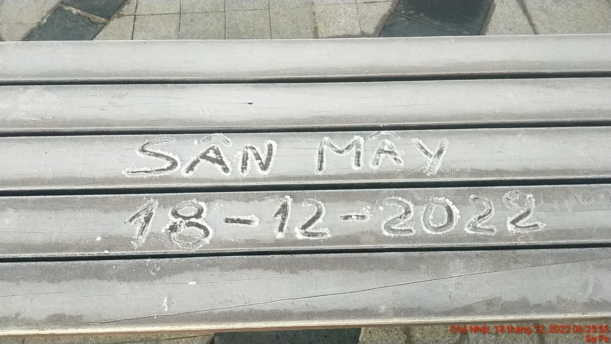 Đây là ngày thứ hai băng giá xuất hiện tại khu vực Fansipan tính từ đầu mùa đông đến nay. (Ảnh: Vietnamnet) 