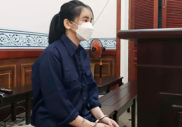 Cai ket cho hoa hau La Ky Anh trom dong ho cua ban trai