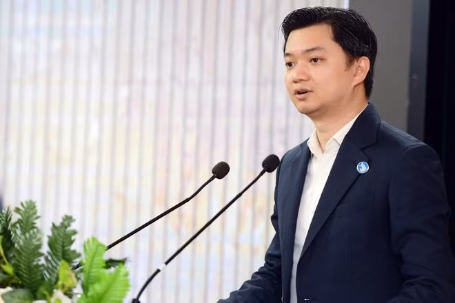 Ông Nguyễn Minh Triết (sinh năm 1988, quê Kiên Giang) trình độ Tiến sĩ Cơ kỹ thuật, Thạc sĩ Động cơ hàng không, Kỹ sư Động cơ hàng không, Cao cấp lý luận chính trị. 