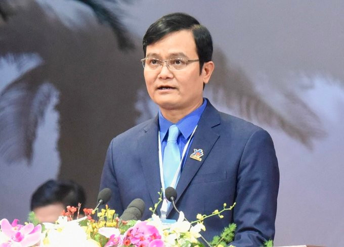 Ông Bùi Quang Huy (sinh năm 1977, quê Nghệ An) trình độ Thạc sĩ Luật học, Cử nhân Luật, Cao cấp lý luận chính trị. 