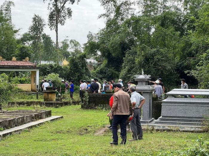  Phát hiện bộ xương người trong lúc đi hái nấm: Trưa 15/12, trong lúc đi hái nấm, 2 người đàn ông ở phường Tân Thạnh (TP Tam Kỳ, tỉnh Quảng Nam) tá hỏa phát hiện bộ xương người tại khu vực khối phố Đoan Trai nên lập tức báo chính quyền địa phương. Tại hiện trường, thi thể đang trong quá trình phân hủy nặng, trên người có một áo thun, cạnh đó là nón bảo hiểm. Khu vực phát hiện thi thể gần khu dân cư, tuy nhiên xung quanh có nhiều mồ mã nên ít người qua lại. 