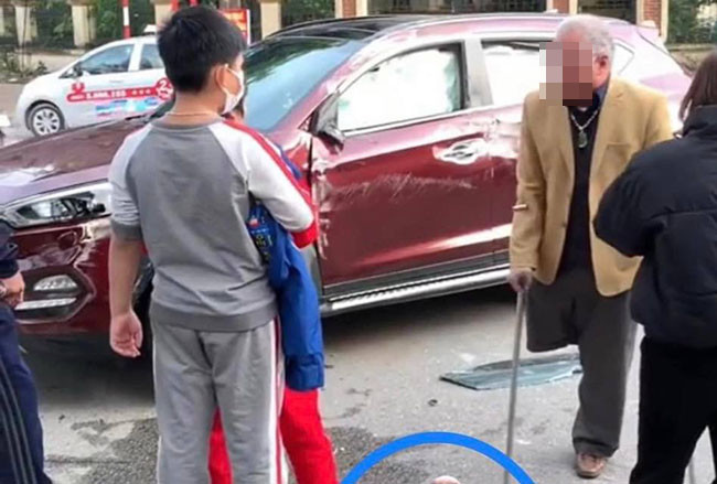 Người đàn ông cụt chân lái ô tô gây tai nạn ở Bắc Ninh Nguoi dan ong cut chan lai o to gay tai nan o Bac Ninh