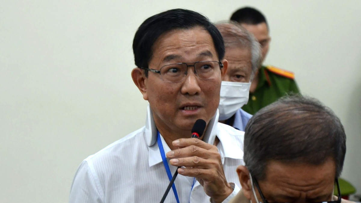  Cựu Thứ trưởng Bộ Y tế Cao Minh Quang: Ngày 11/3, Cơ quan CSĐT Bộ Công an đã khởi tố bị can, bắt tạm giam cựu Thứ trưởng Bộ Y tế Cao Minh Quang về tội "Thiếu trách nhiệm gây hậu quả nghiêm trọng" trong vụ án sản xuất thuốc Oseltamivir phòng, chống dịch cúm A/H5N1 với Công ty Cổ phần Dược phẩm Cửu Long, gây thiệt hại 3,8 triệu USD tài sản nhà nước.