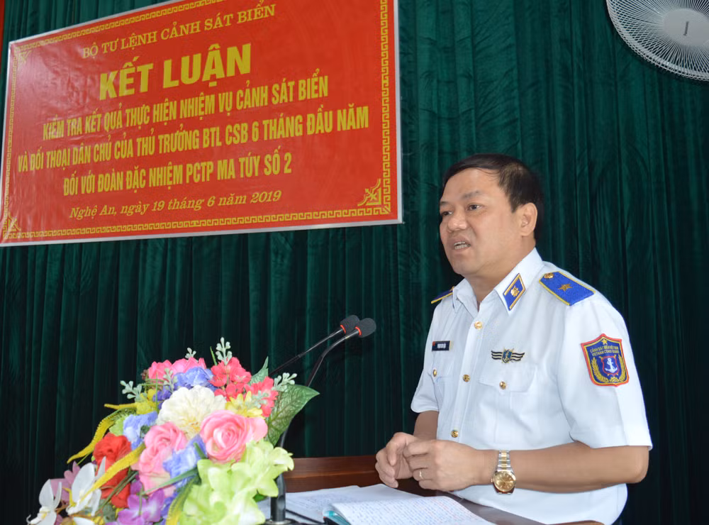  Thiếu tướng Phạm Kim Hậu - cựu phó tư lệnh kiêm tham mưu trưởng Cảnh sát biển Việt Nam: Cơ quan điều tra hình sự Bộ Quốc phòng cũng đã khởi tố bị can và thực hiện lệnh bắt tạm giam đối với: thiếu tướng Phạm Kim Hậu, cựu Phó tư lệnh kiêm Tham mưu trưởng cùng về tội tham ô tài sản. 