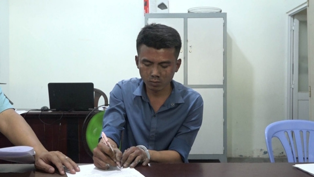  Ghen tuông phóng hỏa đốt phòng trọ khiến 2 người tử vong: Trần Dương Tú (28 tuổi, quê Cà Mau) và chị H. (22 tuổi, quê Bình Phước) thuê phòng trọ sống chung như vợ chồng tại phường Đông Hưng Thuận, (quận 12, TP HCM). Trong khi sống chung, giữa hai người xảy ra mâu thuẫn và Tú dọn ra ngoài ở. Sau đó, chị H yêu anh Đ.T.X (30 tuổi, quê Bình Thuận). Tới đêm 7/12, Tú đã lẻn vào nhà chị H. rồi gây ra hỏa hoạn khiến hai người thiệt mạng. 