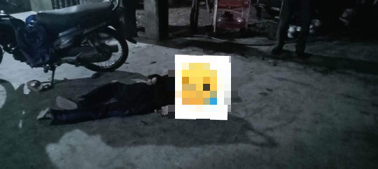 Vào đến sân, anh Chánh phát hiện có nhiều vệt máu loang lổ khắp sân. Linh tính chẳng lành, anh đảo một vòng quanh sân thì bàng hoàng phát hiện có hai người đàn ông đang nằm bất động trên vũng máu và một trong hai người đó chính là bố mình. Chánh vội vã hô hoán hàng xóm đến giúp sức đưa đi bệnh viện cấp cứu, nhưng nạn nhân đã tử vong trước đó. Lúc này, kiểm tra nguồn điện thì phát hiện đã bị cắt. Khi ánh điện được cấp trở lại, mọi người mới nhận ra, người đàn ông gục chết cùng ông Diện chính là Phan Văn Hưng (sinh năm 1984), là anh con bác của anh Chánh, trú cùng thôn.