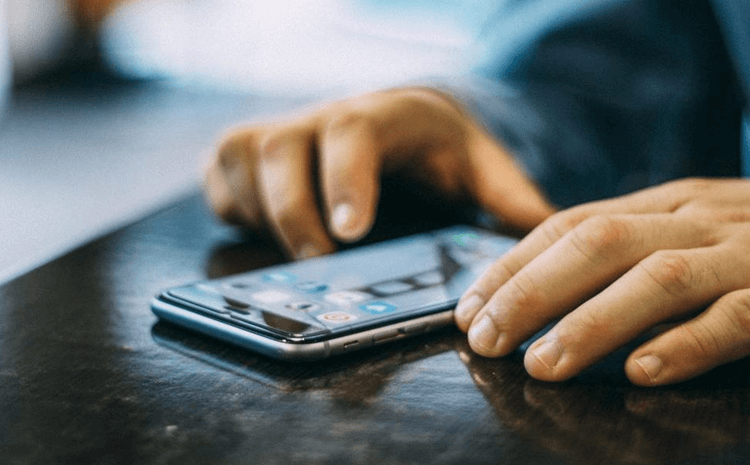 Trong cơn bấn loạn, Trần Thế Bảo chợt nhớ đến một người bạn thân ở huyện Lộc Hà nên đã quyết định chạy đến đây xin tá túc qua đêm. Gia đình người bạn này, khi Bảo bị bắt mới biết sự thật, vì trước đó, đối tượng chỉ nói là bị thương do ngã xe. Trước đó, Trần Thế Bảo đã nhắn tin cho một người bạn thân, kể chuyện vừa gây ra án mạng khiến hai người chết và được người này khuyên ra đầu thú. Tuy nhiên, khi chưa kịp thực hiện thì đã bị phát hiện và bắt giữ. (Ảnh minh hoạ, nguồn ảnh Internet)