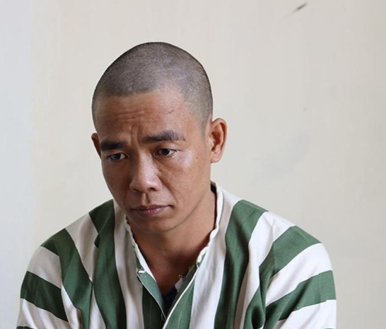  Níu kéo tình cảm không được, gã đàn ông sát hại anh vợ cũ: Nguyễn Duy Đạo (SN 1981, ngụ xã Tân Bình, huyện Tân Biên, Tây Ninh) mang dao đến nhà mẹ vợ cũ ở cùng xã đòi gặp vợ là chị Trần Thị H. nhưng chị này không ra. Đạo ném đá vào nhà, xô xát với anh trai vợ là T.V. (SN 1979) sau đó dùng dao đâm chết anh này. Ngày 16/12, Công an tỉnh Tây Ninh cho biết đã ra quyết định khởi tố vụ án, khởi tố bị can đối với Nguyễn Duy Đạo để điều tra, làm rõ về hành vi giết người. 