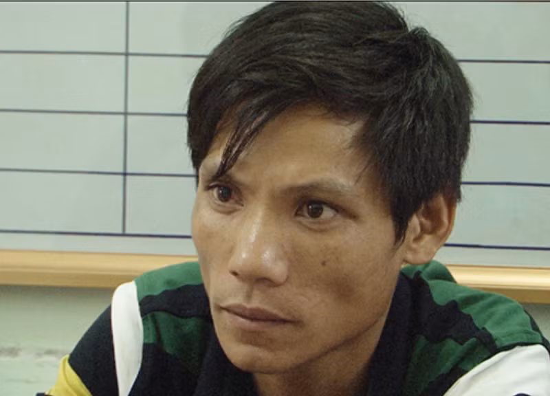 Xâu chuỗi hàng loạt thông tin, cơ quan điều tra nhận định chồng nạn nhân là Lò Văn Khỏ chính là nghi can số 1. Lập tức, Khỏ bị cơ quan công an triệu tập để đấu tranh. Trước những bằng chứng không thể chối cãi, đối tượng đã phải cúi đầu khai nhận toàn bộ hành vi phạm tội.