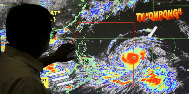 Bao Mangkhut sap do bo, dan Hong Kong, Trung Quoc gap rut di tan-Hinh-2
