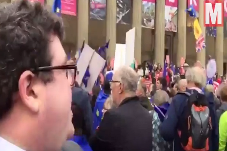 “Tôi sẽ tôn trọng quyết định của hội nghị. Tôi không kêu gọi cuộc trưng cầu dân ý lần thứ hai. Tôi hy vọng chúng ta sẽ đồng tình rằng cách tốt nhất để giải quyết vấn đề này là một cuộc tổng tuyển cử”, ông Corbyn nói.