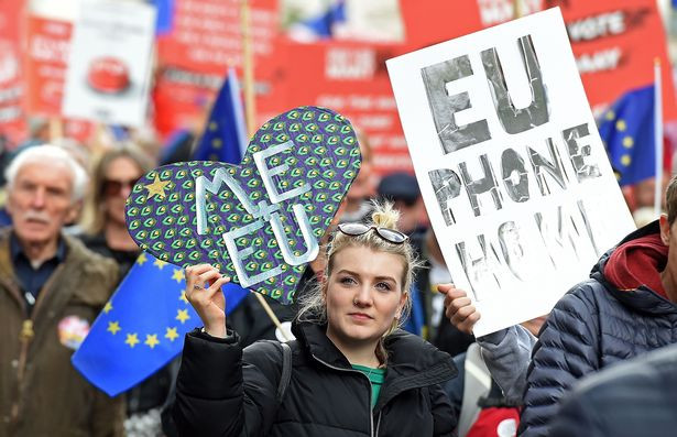 Được biết, Thị trưởng Liverpool Joe Anderson cũng tham gia và dẫn đầu cuộc tuần hành phản đối Brexit này.