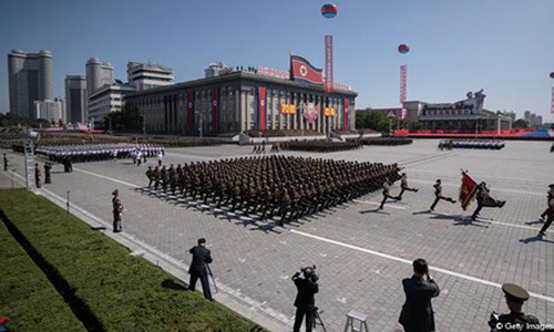 Gioi phan tich noi gi ve le duyet binh khong ten lua cua Trieu Tien?