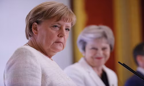 Vi sao Duc doi y, co the cung My khong kich Syria?