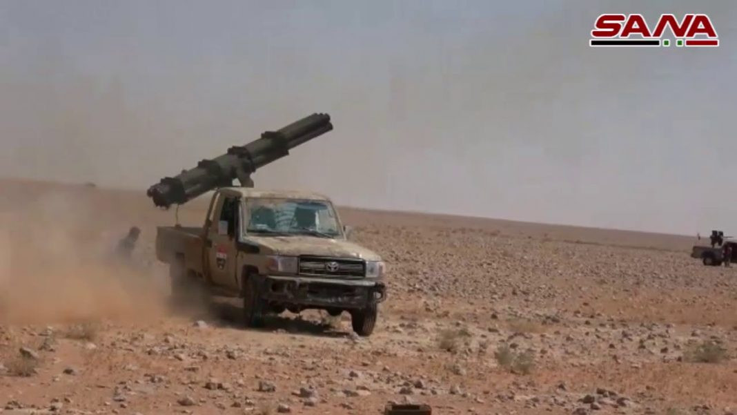 “Lực lượng chính phủ Damascus đã giành lại quyền kiểm soát toàn bộ các khu vực rơi vào tay tổ chức khủng bố IS tối 16/9, đồng thời gây tổn thất nặng nề cho bọn chúng”, AMN đưa tin. Ảnh: SANA.