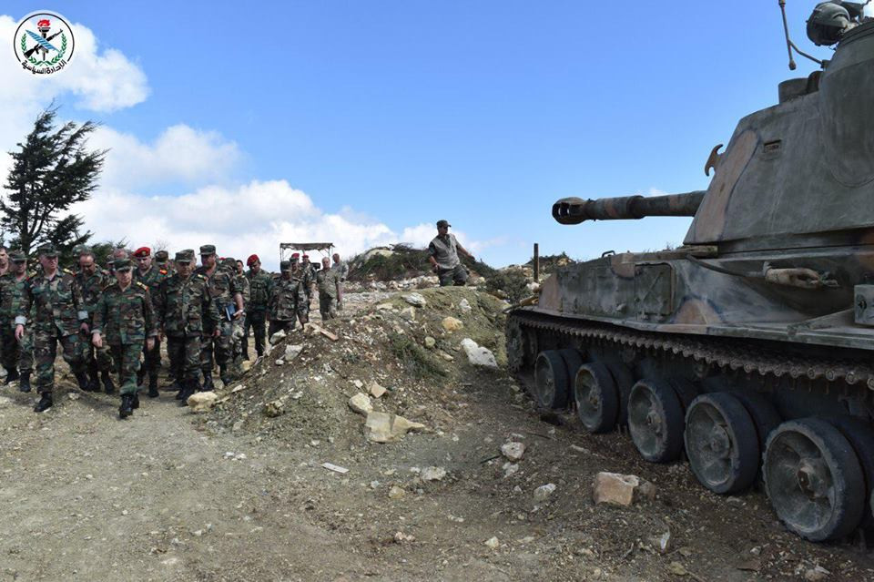 “Lực lượng chính phủ Damascus đã giao tranh ác liệt với các tay súng IS gần sa mạc al-Sukhnah và đánh bật bọn chúng ra khỏi các ngôi làng al-Nayarah, al-Rashediyeh và al-Sawarem”, FNA đưa tin. Ảnh: SANA.