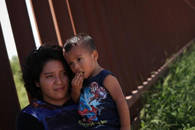 Cam canh nguoi nhap cu trai phep vo mong 