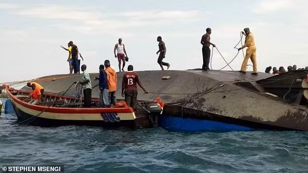 “Theo báo cáo mà Tổng thống John Magufuli vừa nhận được từ quan chức ở Mwanza, tổng số người thiệt mạng hiện giờ là trên 40 người”, Gerson Msigwa, phát ngôn viên Tổng thống Tanzania, cho biết. Ảnh: Daily Mail.