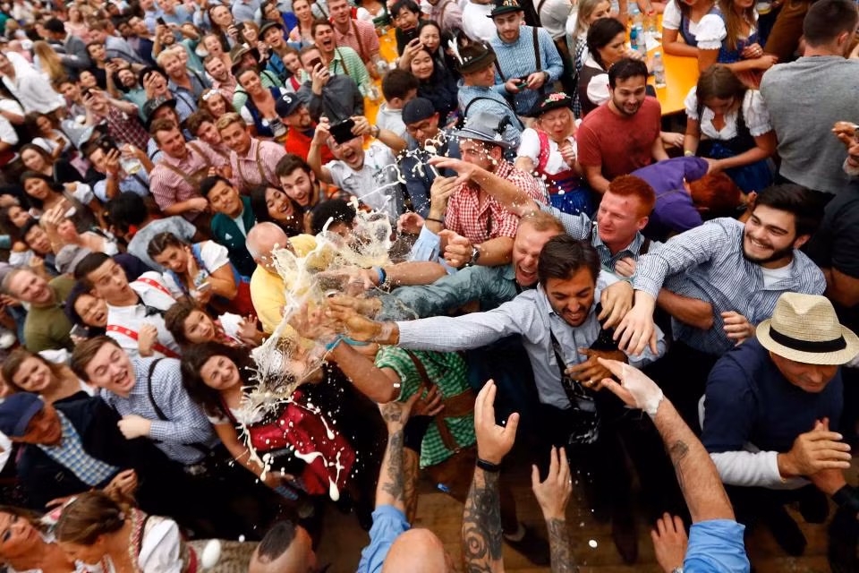 Choang ngop le hoi bia lon nhat the gioi Oktoberfest tai Duc-Hinh-7