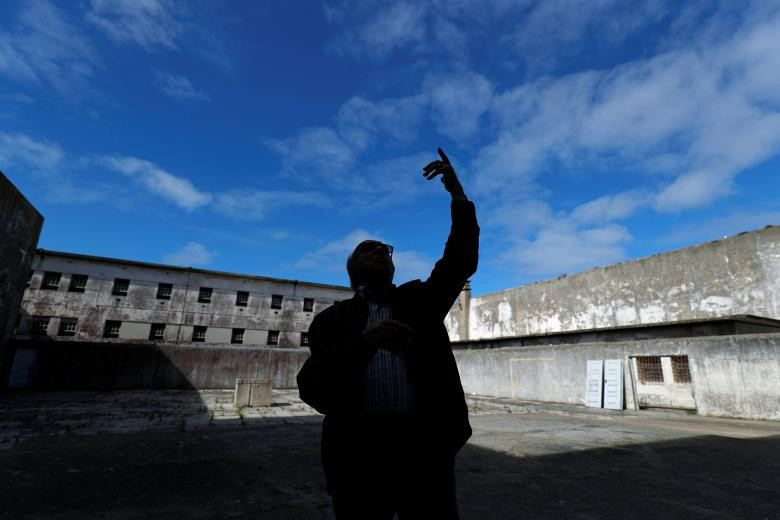 Ông Domingos Abrantes, hiên giờ 82 tuổi, đã kể lại cuộc sống của mình trong suốt gần 10 năm bị giam giữ và tra tấn trong nhà tù này.