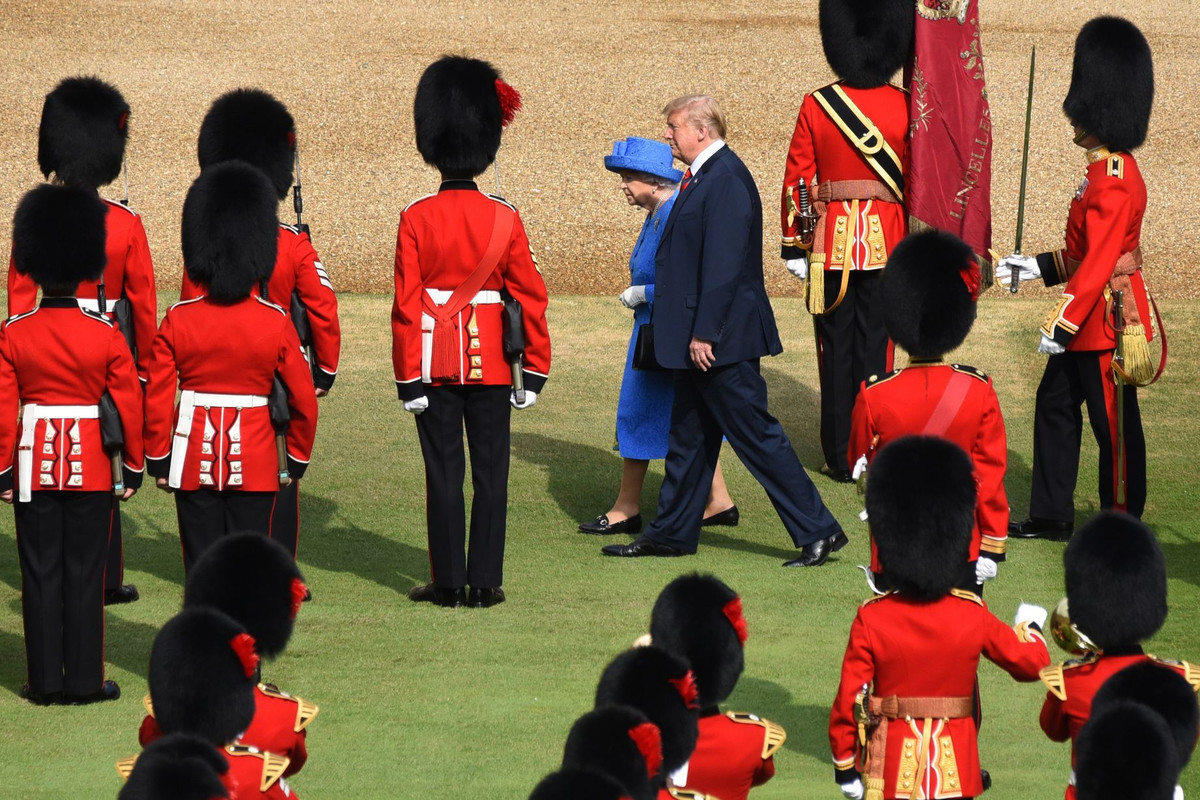 Nữ hoàng Anh Elizabeth II đón tiếp Tổng thống Mỹ Donald Trump và phu nhân Melania tại Lâu đài Windsor hồi tháng 7/2018.