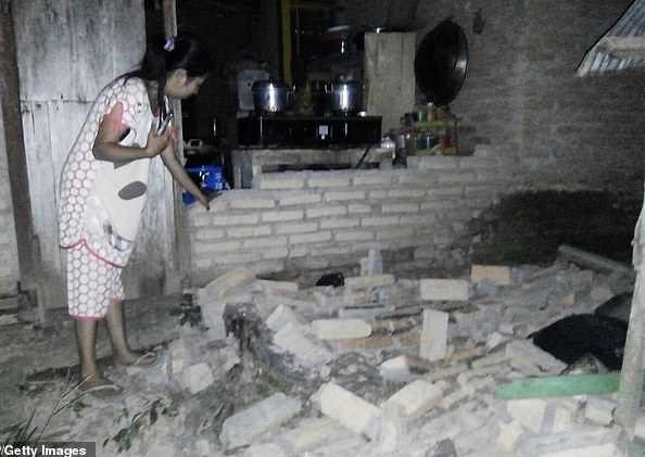 “Có nhiều tòa nhà bị sập trong trận động đất”, ông Nugroho nói. Ảnh: Getty.