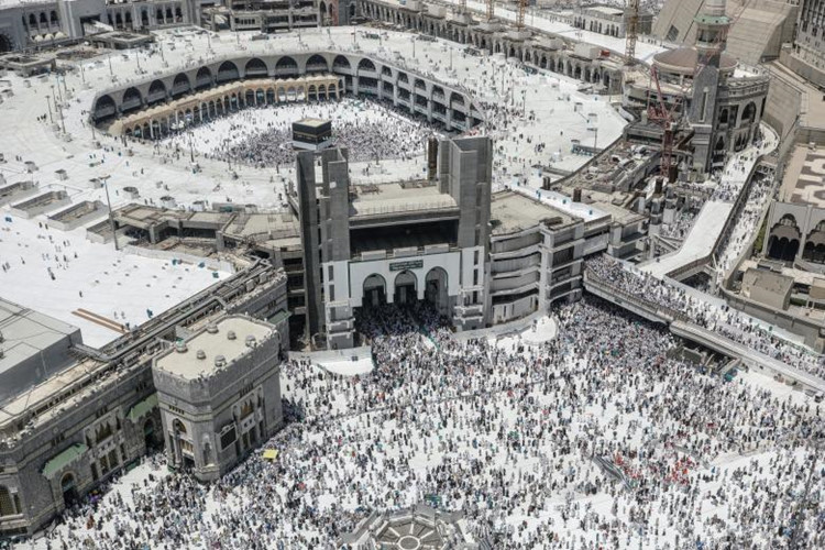 Hàng triệu tín đồ Hồi giáo trên toàn thế giới đã đổ về thánh địa Mecca ở Saudi Arabia, nơi được xem là cái nôi của tôn giáo này, để tham dự lễ hội hành hương Hajj bắt đầu từ tối 19/8 và kết thúc vào ngày 24/8, đây là một trong những sự kiện thế giới nổi bật nhất tháng 8/201.