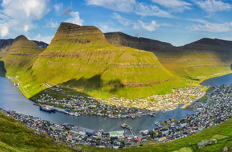Bức tranh thiên nhiên tuyệt đẹp ở thị trấn Klaksvik trên đảo Bordoy. Đây là thị trấn lớn thứ hai của quần đảo Faroe.
