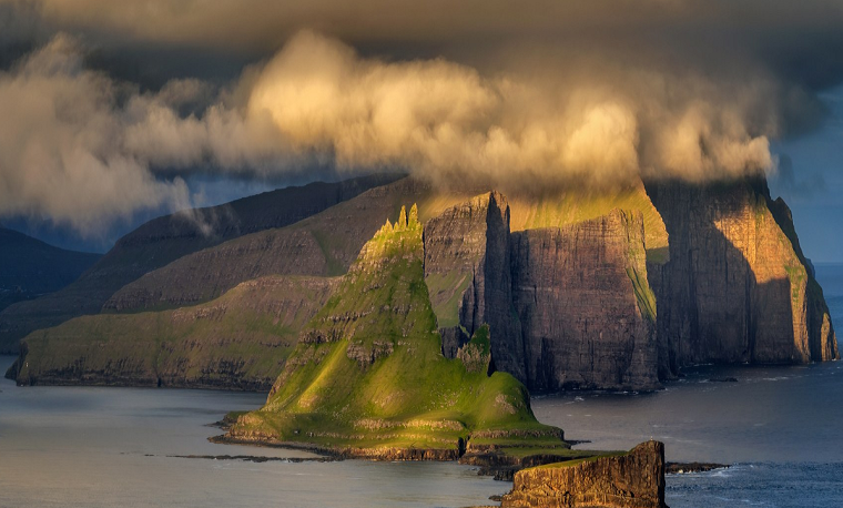 Cảnh đẹp như tranh vẽ trên đảo Vagar và Tindholmur thuộc quần đảo Faroe.