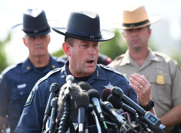 Chan dung nu sat thu xa sung, tu sat rung dong nuoc My-Hinh-7