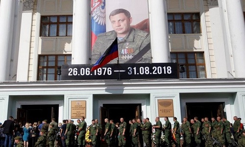 Lanh dao Donetsk bi am sat, Nga-Ukraina khung hoang tram trong