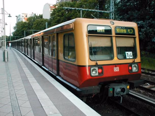 Berlin S-Bahn là hệ thống tàu điện ngầm ở thủ đô Berlin, Đức, bao gồm 166 nhà ga và chiều dài hệ thống là 331 km.