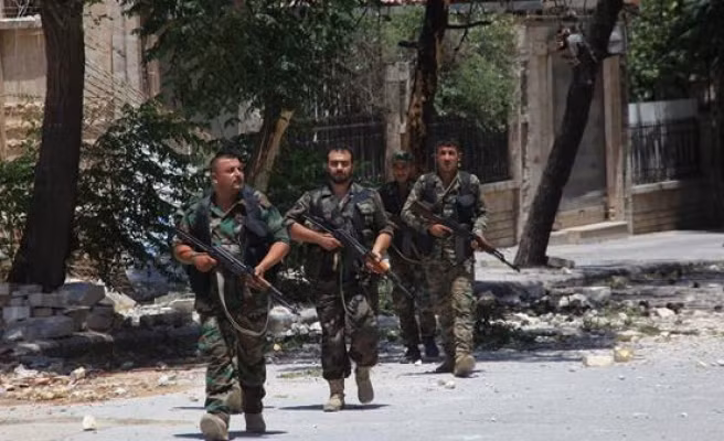 Đáp trả, lực lượng chính phủ Damascus đã bắn hàng loạt tên lửa về phía khu Rashiddeen 4 để ngăn các tay súng thánh chiến lại nã pháo về phía thành phố Aleppo. Ảnh: World Bulletin.