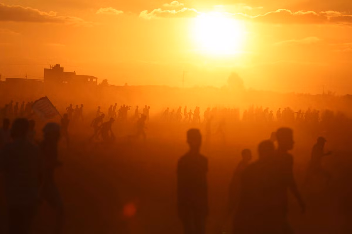 Toan canh 6 thang chim trong mau lua va bieu tinh tai Gaza-Hinh-14