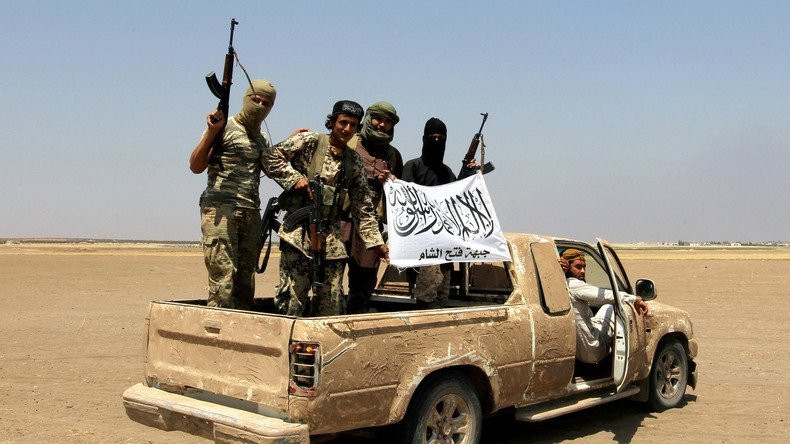 “Các tay súng thánh chiến do nhóm HTS dẫn đầu đã xông vào căn cứ của Quân đội Syria ở phía nam thị trấn chiến lược Kabbani, sát hại 4 binh sĩ chính phủ và làm 5 người khác bị thương trước khi rút về vị trí ban đầu”, một nguồn tin quân đội cho biết. Ảnh: AMN.