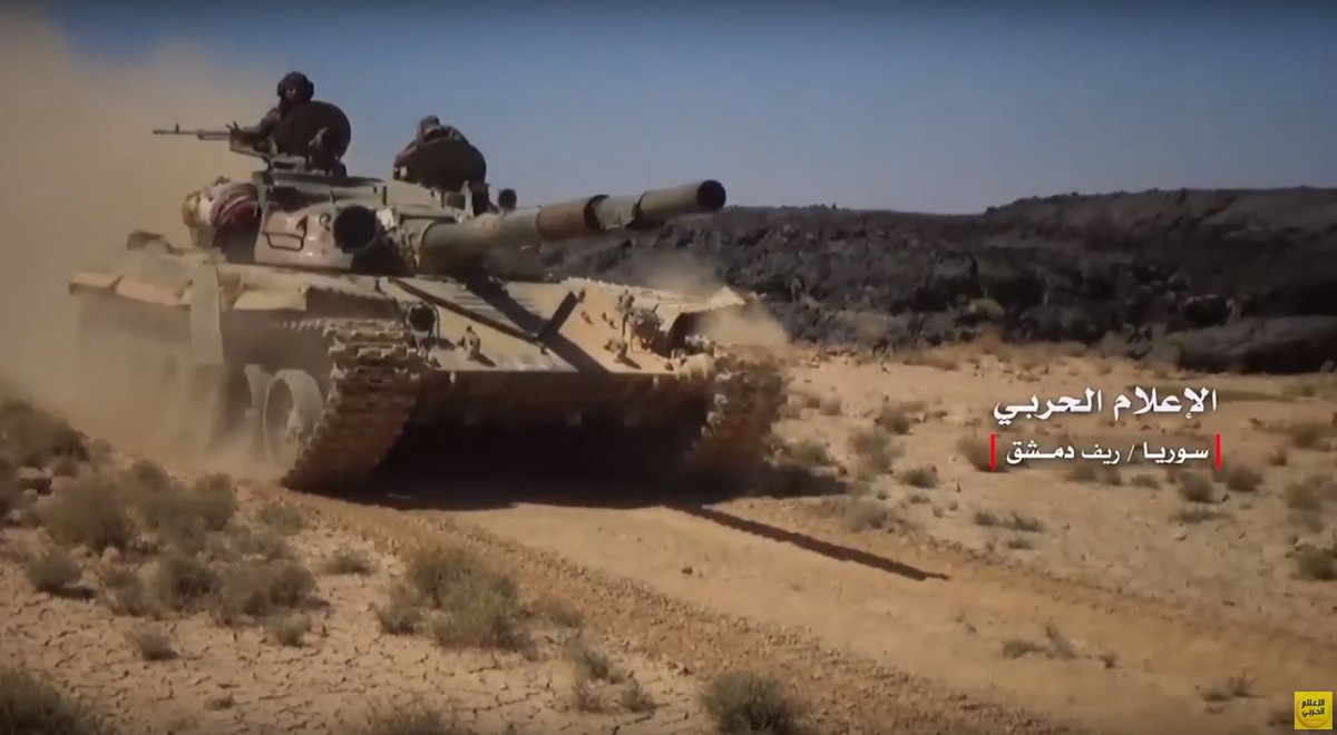 Trong diễn biến khác trên chiến trường Syria, Quân đội Syria đã giải phóng thêm nhiều khu vực ở vùng al-Safa chiến lược, tỉnh Sweida, khỏi các tay súng khủng bố IS. Ảnh: AMN.