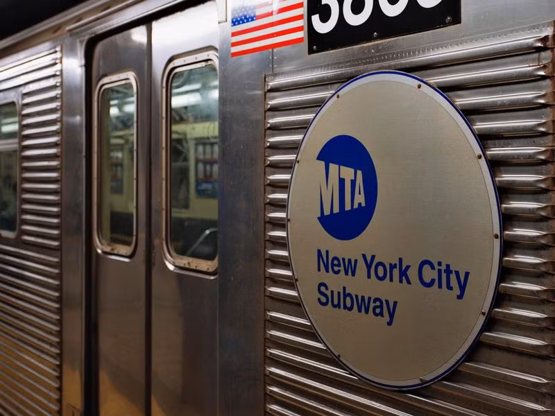 New York Subway (Mỹ) là một trong những hệ thống giao thông lâu đời nhất và lớn nhất nào trên thế giới, với 421 nhà ga và chiều dài tổng cộng 333 km.