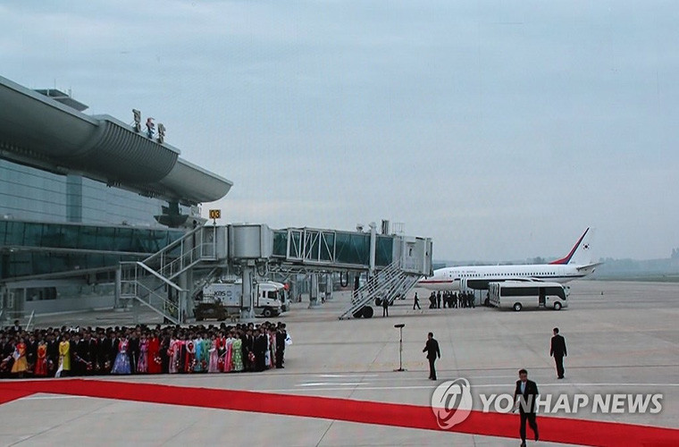 Bat ngo hanh dong cua ong Kim Jong-un khi don Tong thong Han Quoc-Hinh-2