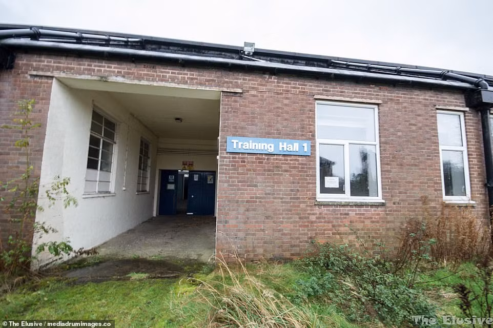 Theo Daily Mail, những bức ảnh chụp tại căn cứ không quân Anh bỏ hoang RAF High Ercall do một nhiếp ảnh gia được biết đến với biệt danh Elusive ghi lại. (Nguồn ảnh: Daily Mail)