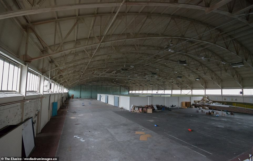 Dot nhap can cu khong quan Anh bi bo hoang hang thap ky-Hinh-5