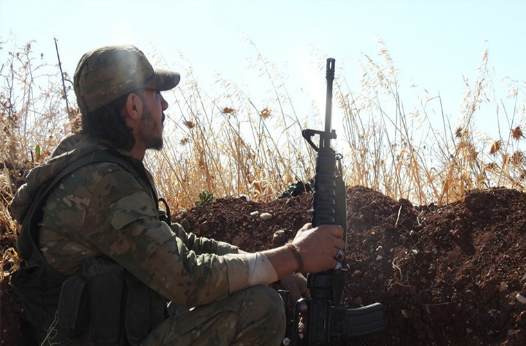 Trong diễn biến liên quan tại Idlib, các nhóm khủng bố đã nã pháo về phía hành lang nhân đạo Abu al-Dhuhour giữa lúc lực lượng Nga và Syria đang cố gắng mở lại hành lang này để sơ tán dân thường khỏi những khu vực mà phiến quân kiểm soát ở phía nam tỉnh. Ảnh: Enab Baladi.