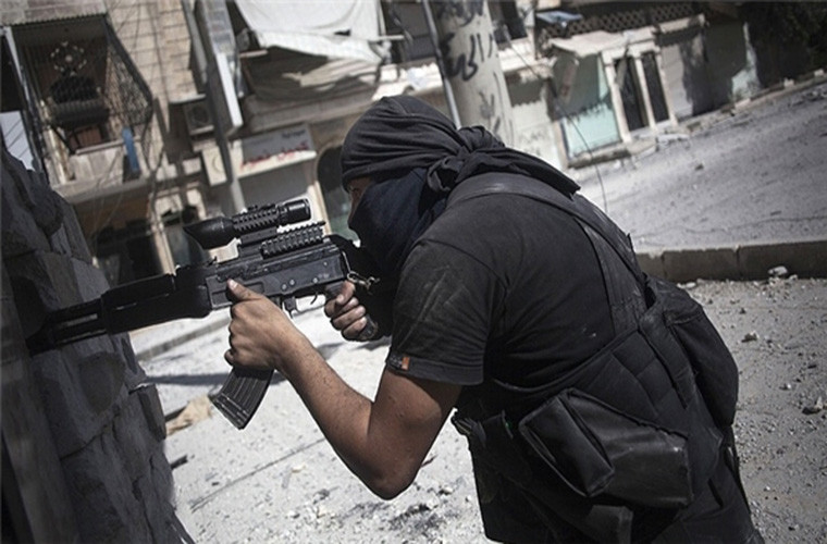 Ngoài ra, hai chiến binh NLF và nhiều tay súng HTS đã bỏ mạng trong cuộc tấn công của các nhóm phiến quân đối thủ của chúng tại làng al-Habit, phía nam tỉnh Idlib. Ảnh: FNA.