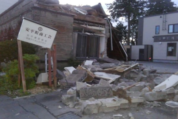 Một khu vực ở thành phố Sapporo bị ảnh hưởng sau khi động đất xảy ra vào sáng 6/9. Ảnh: Reuters.