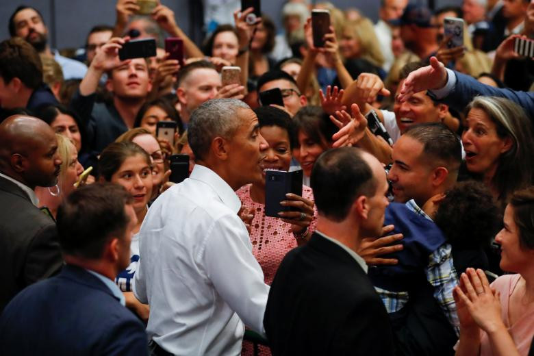 Cựu Tổng thống Obama được chào đón trong sự kiện vận động tranh cử cho các ứng viên của Đảng Dân chủ tại Anaheim ngày 8/9.