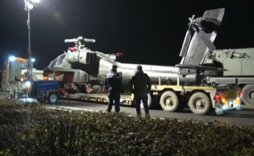 Sieu truc thang tan cong AH-64A Apache bi "tom gon" boi day dien-Hinh-3