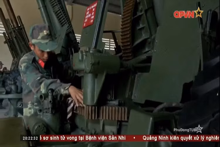 Pháo kéo M114 155mm trong biên chế quân đội ta hiện tại được phát triển bởi hãng chế tạo vũ khí Rock Island Arsenal (Mỹ) từ trong Chiến tranh Thế giới thứ hai, được sản xuất với số lượng tới hơn 10.000 khẩu trong giai đoạn từ 1941-1953. Và kể từ đó cho tới nay M114 vẫn giữ vai trò quan trọng trong lực lượng pháo binh một số nước. Nguồn ảnh: QPVN.