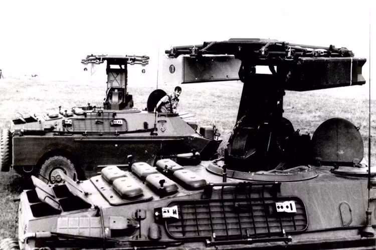 Hệ thống phòng không tầm thấp này được báo cáo đã xuất khẩu tới gần 30 quốc gia trên khắp thế giới, hầu hết là đồng minh cũ của Liên Xô như Cuba, Ấn Độ, Algeria, Ai Cập, Yemen… đặc biệt trong đó có cả Việt Nam. Nguồn ảnh: Russian Arms.